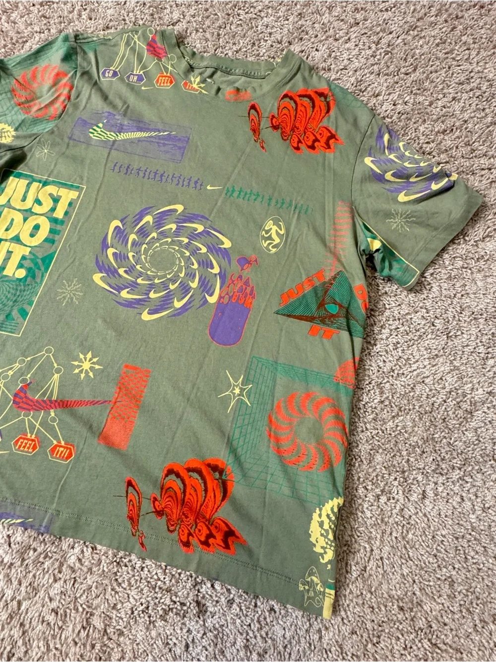 NIKE Sportswear FESTIVAL T Shirt Men Green FB9780-386 All Over Print Size L